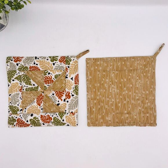 2 Square Potholders, Pinwheel, Montstera Plant Neutral, 2 Piece Baking Set - Picture 5 of 6